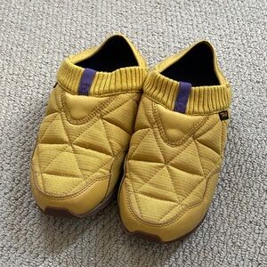 Teva ReEmber quilted camp slip ons in yellow